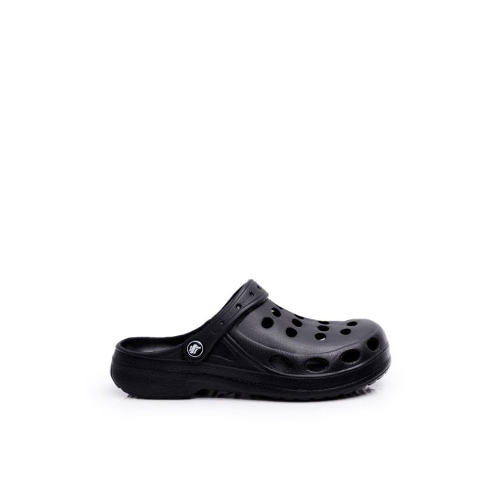 Šlepetės juodos ventiliuojamos su dirželiu Ideal Shoes