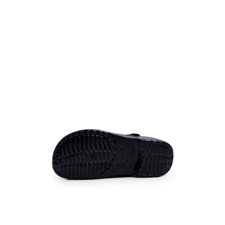 Šlepetės juodos ventiliuojamos su dirželiu Ideal Shoes