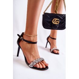 Aukštakulnės juodos spalvos odinės basutės