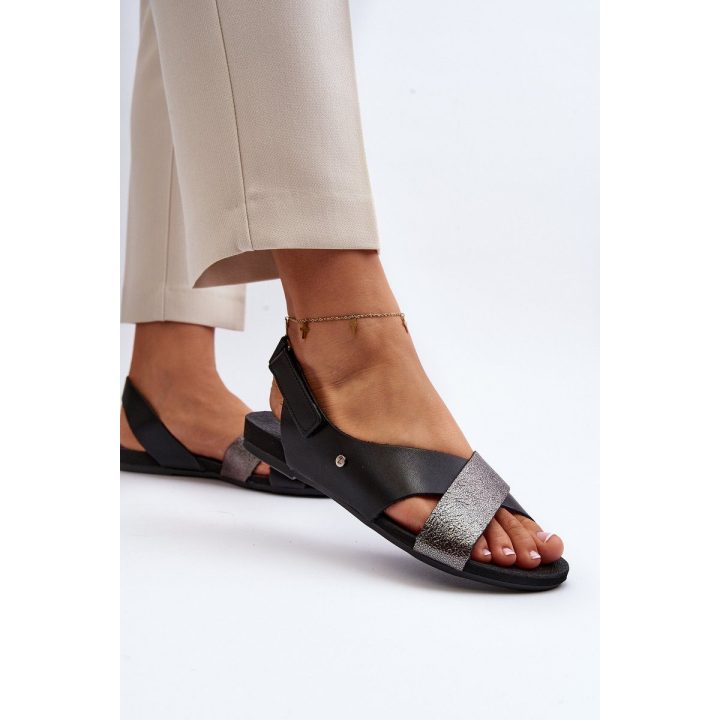 Odiniai sandalai su velcro juoda