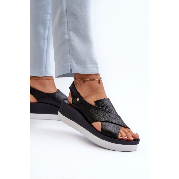 basutės suvarstomi sandalai Black