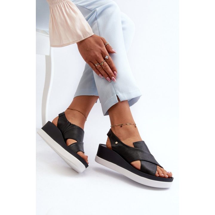 basutės suvarstomi sandalai Black