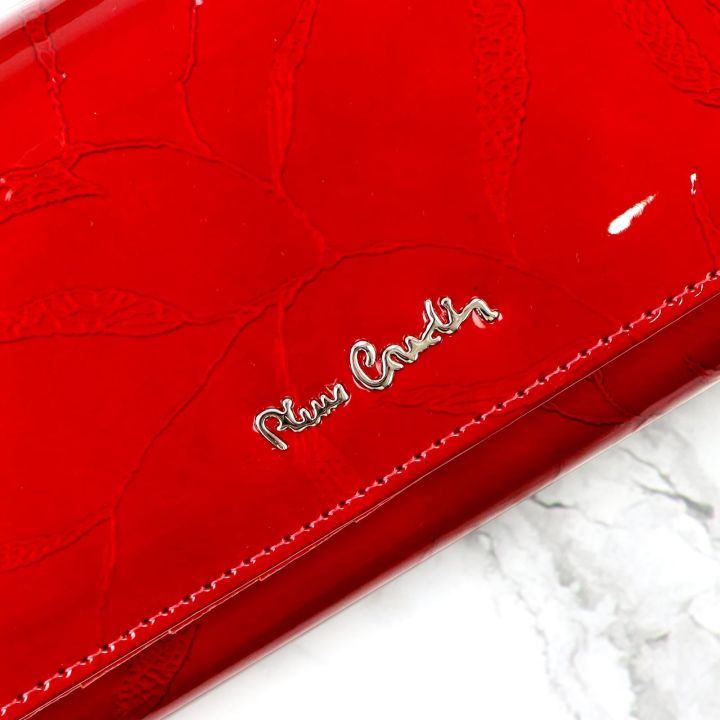 Moteriška juoda lakinė piniginė su skyreliais Pierre Cardin