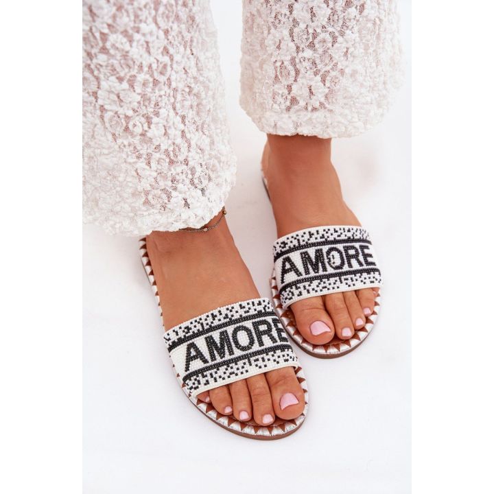 Šlepetės baltos su karoliukais vasarai AMORE Step in Style