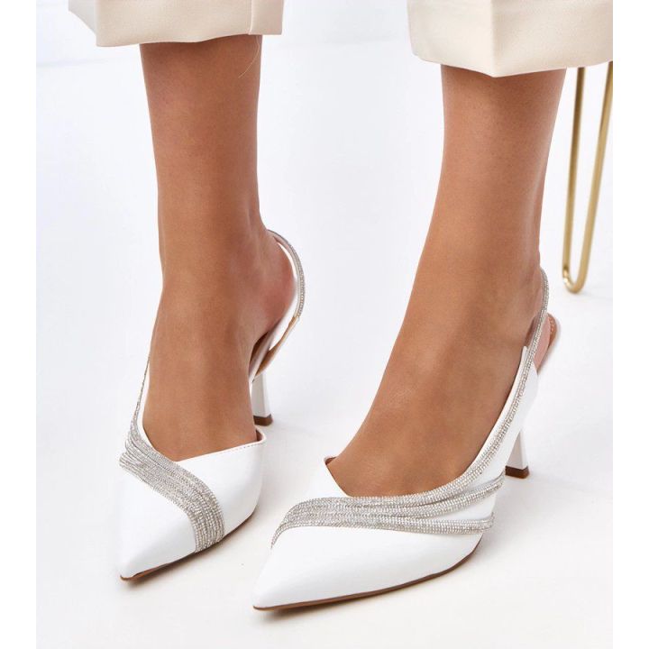 Aukštakulniai balti bateliai su atvira kulnu ir blizgiais akmenukais Lura