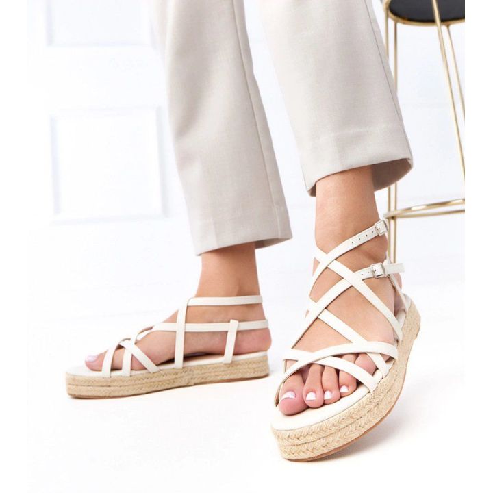 Sandalai smėlio spalvos su pintu platformos padu Verata