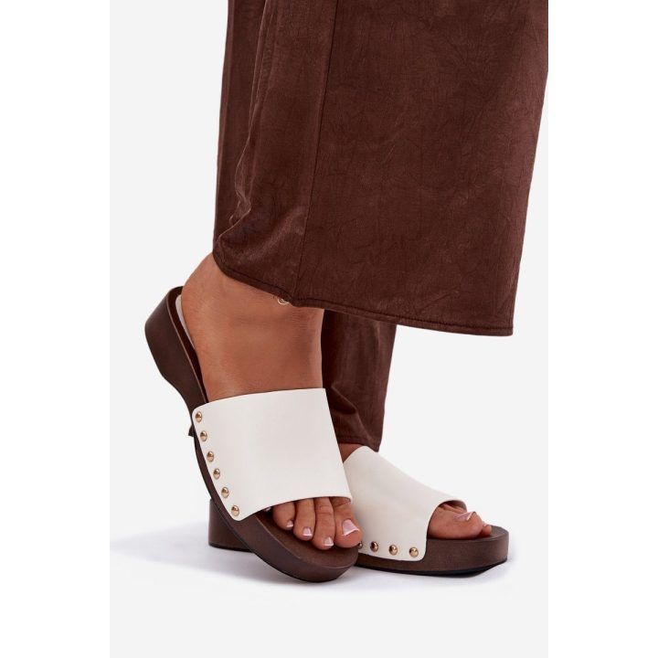 Moteriškos šlepetės su sagtimis baltos Terissa BOTO