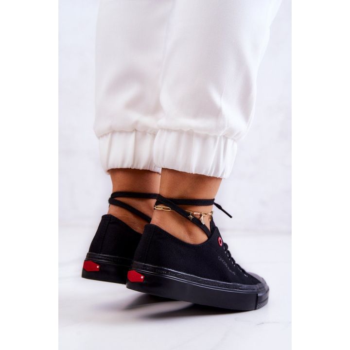 Visuomet stilingi juodi Cross Jeans suvarstomi bateliai