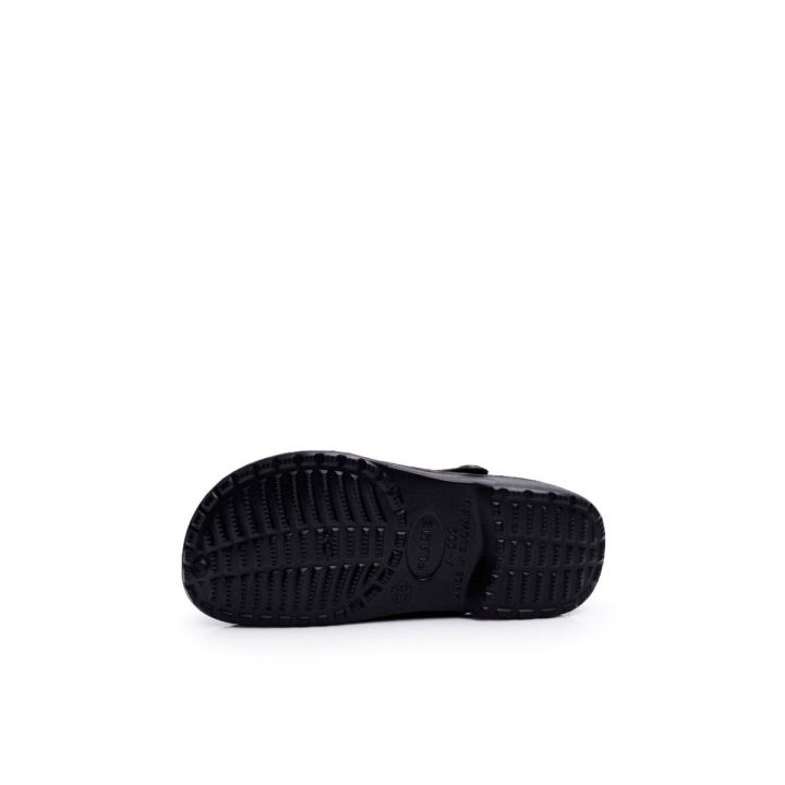 Šlepetės juodos ventiliuojamos su dirželiu Ideal Shoes