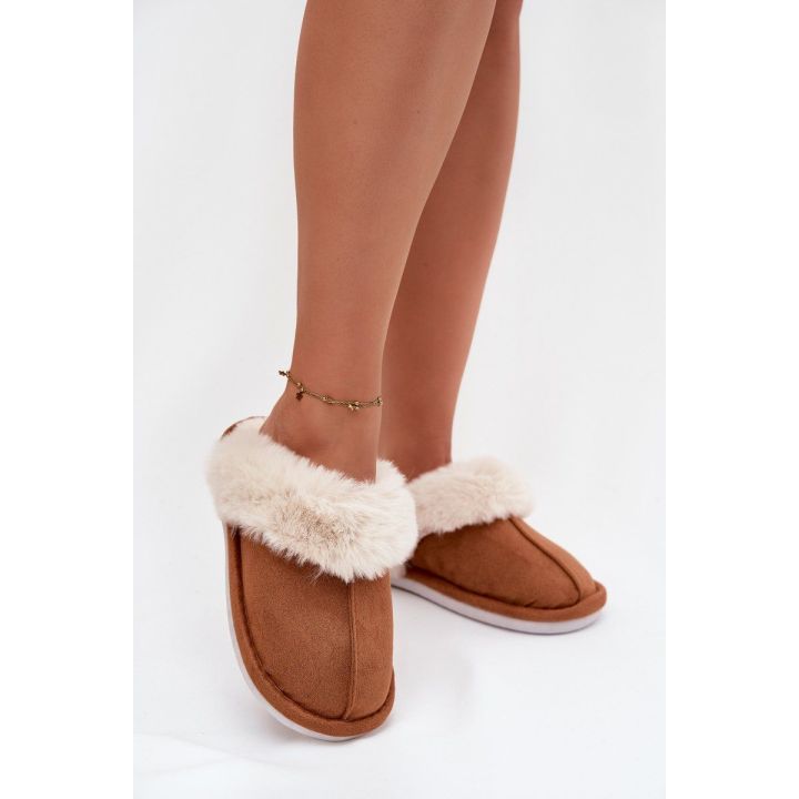 Šlepetės su kailiu Camel Delissa – jaukumui ir šilumai namuose.