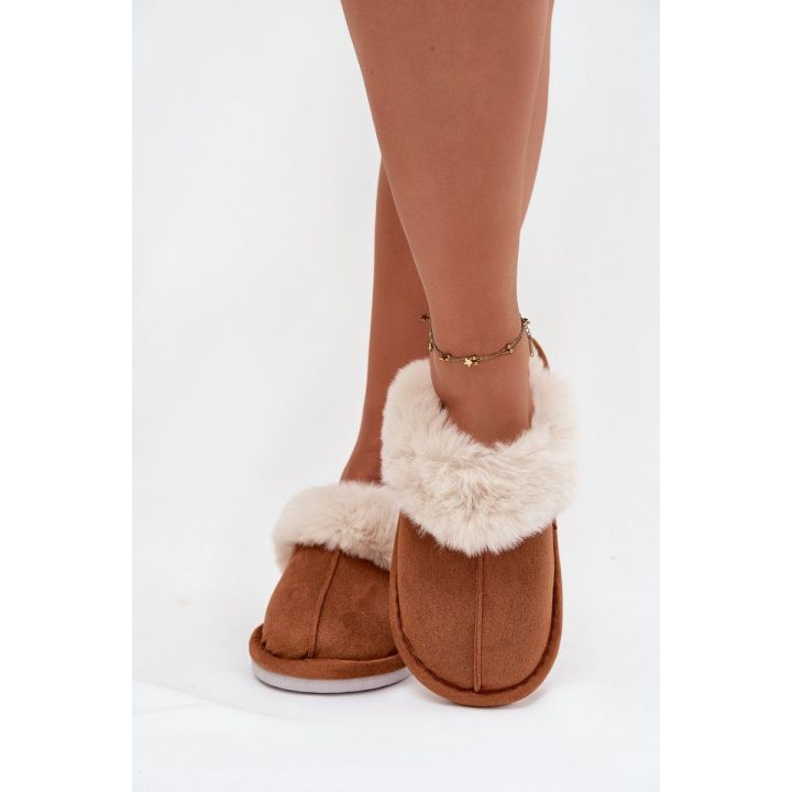 Šlepetės su kailiu Camel Delissa – jaukumui ir šilumai namuose.