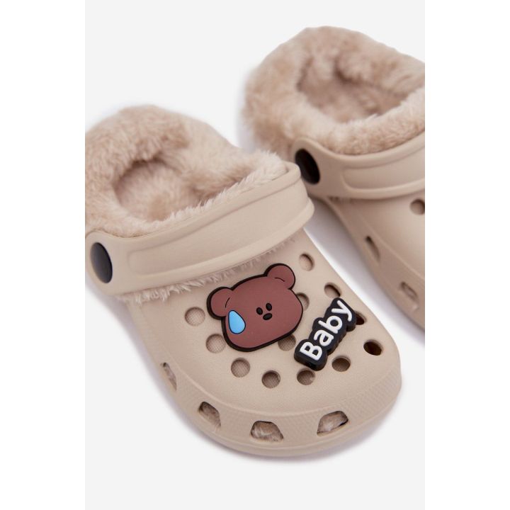 Šlepetės su kailiu ir sagtimis vaikams Cerelle – šilumai ir jaukumui namuose.
