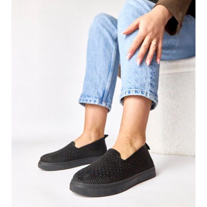 Moteriški slip-on sportbačiai su akutėmis juodi Gabrielle