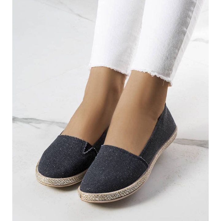 Juodos espadrilės