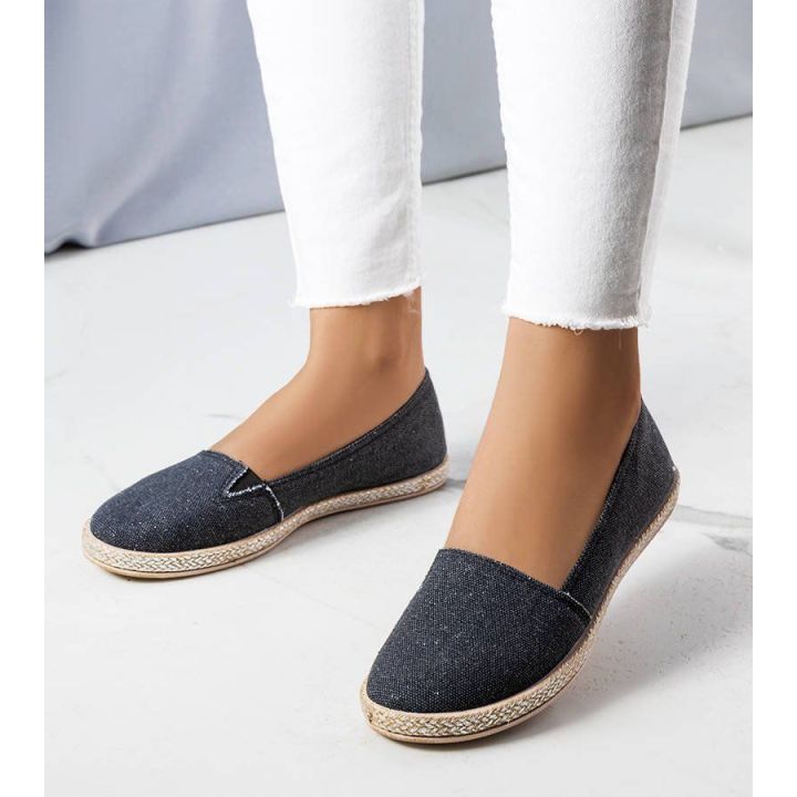 Juodos espadrilės